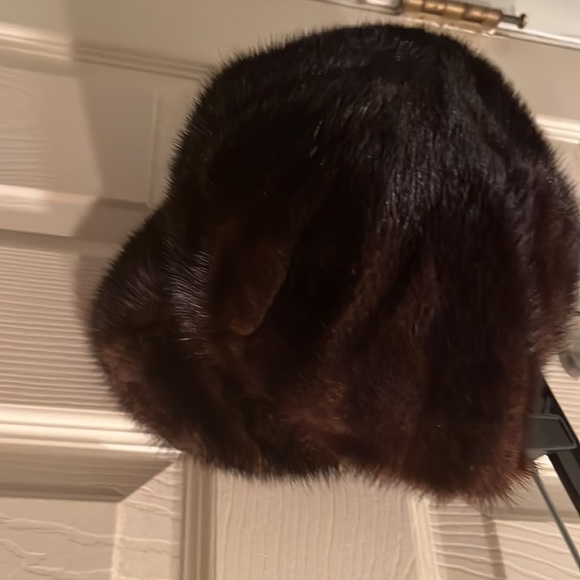 Mahogany real mink fur cap, tag still attached. Adjustable. Mahogany color. main image 8